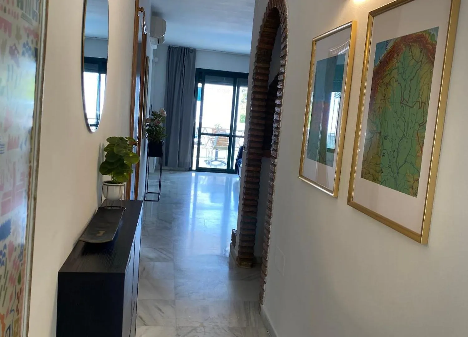 Peaceful 1Br Getaway - Walk To Beach And Train Benalmádena Apartamento